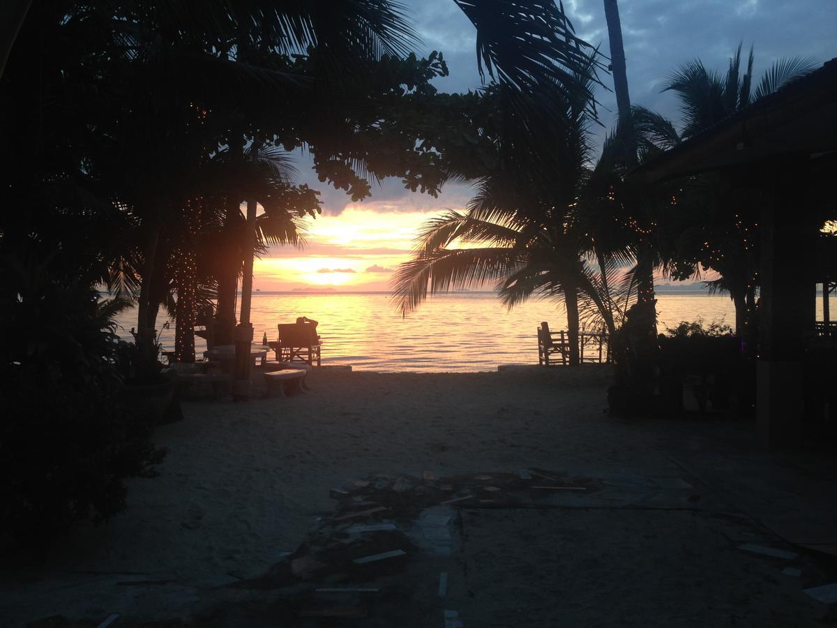 Sawai Home Resort Nathon Esterno foto